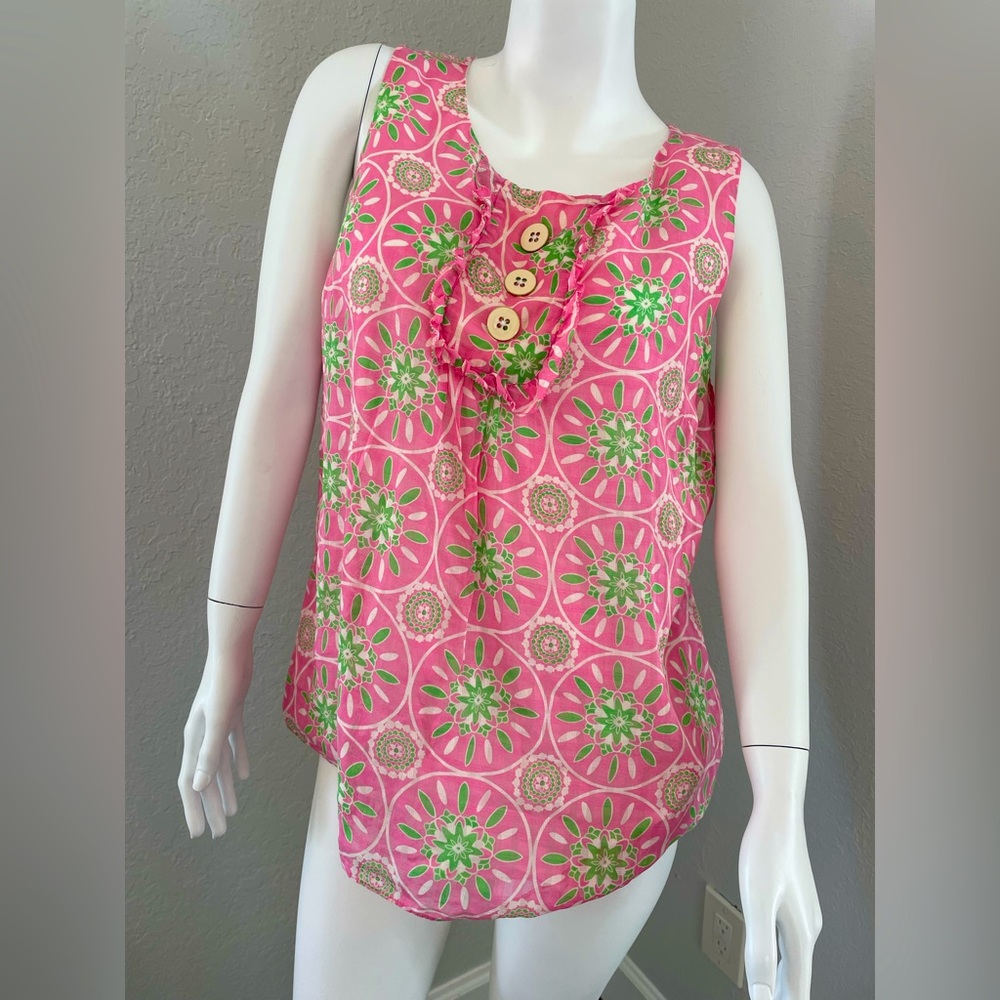Lilly Pulitzer pink and green silk/cotton blend
Cayden Shell Bib top. Size 8